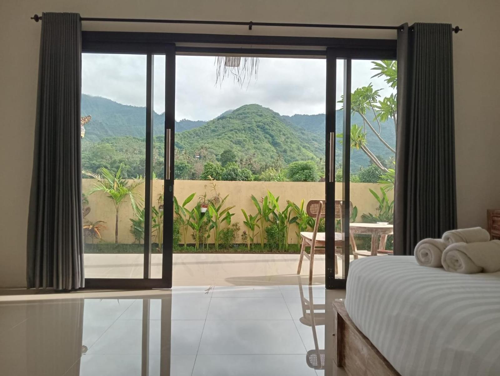 Amed Yudhadewata Hotel ภายนอก รูปภาพ